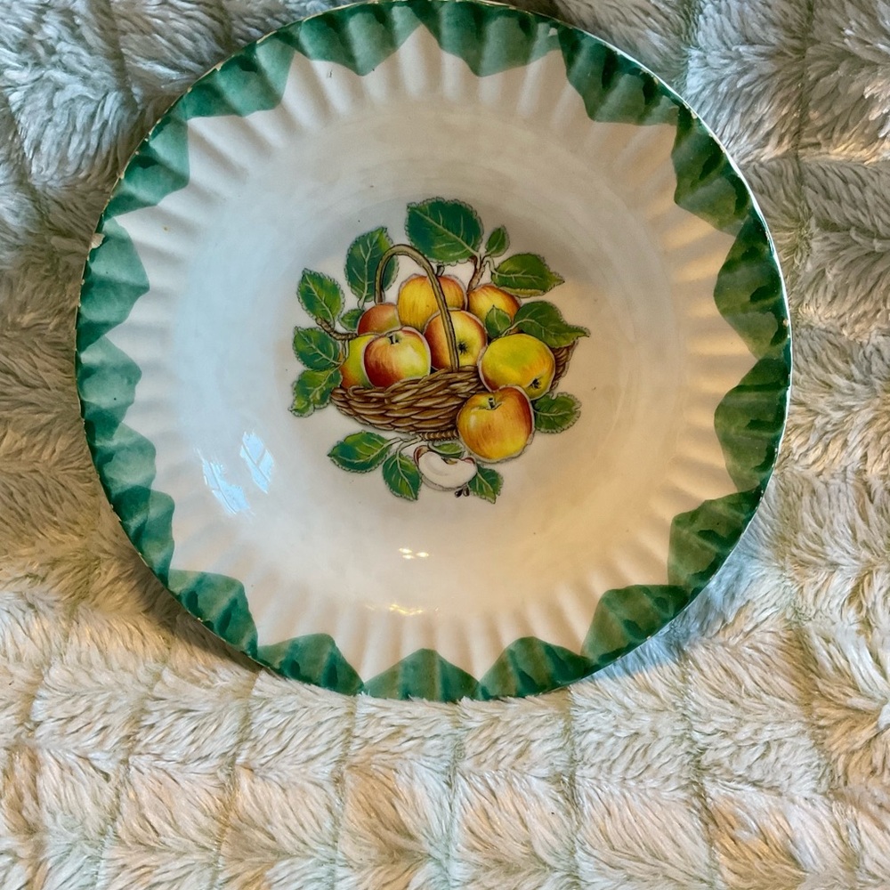 Due Torri ceramics Elegant Green and White Ceramic Apple Basket Plate